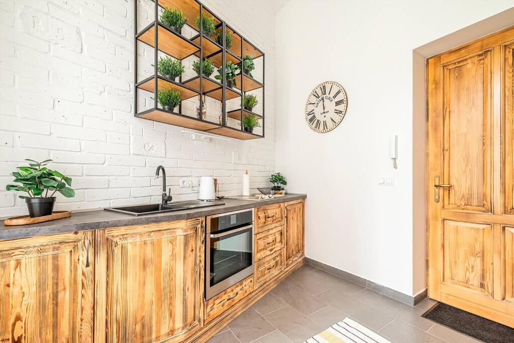 Brendon Design Home Budapest Esterno foto